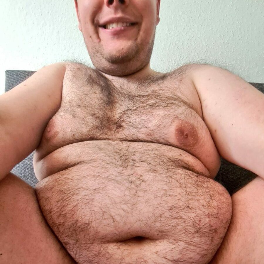 fetteshaarigesnacktmodel