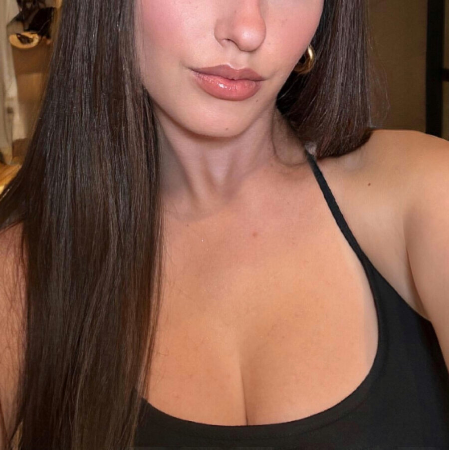 lia_pink