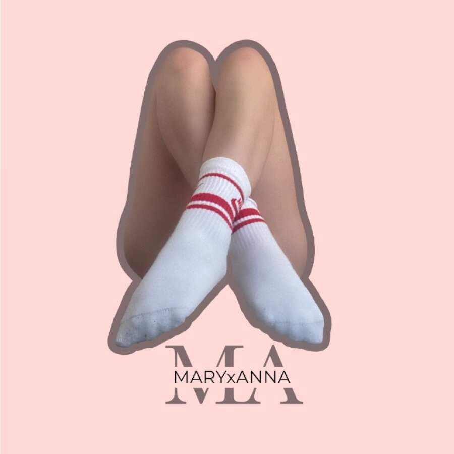 feet_of_queenmaryxanna cover