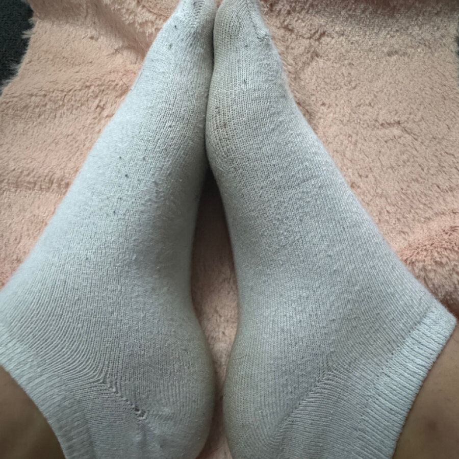 lu_feetcontent cover