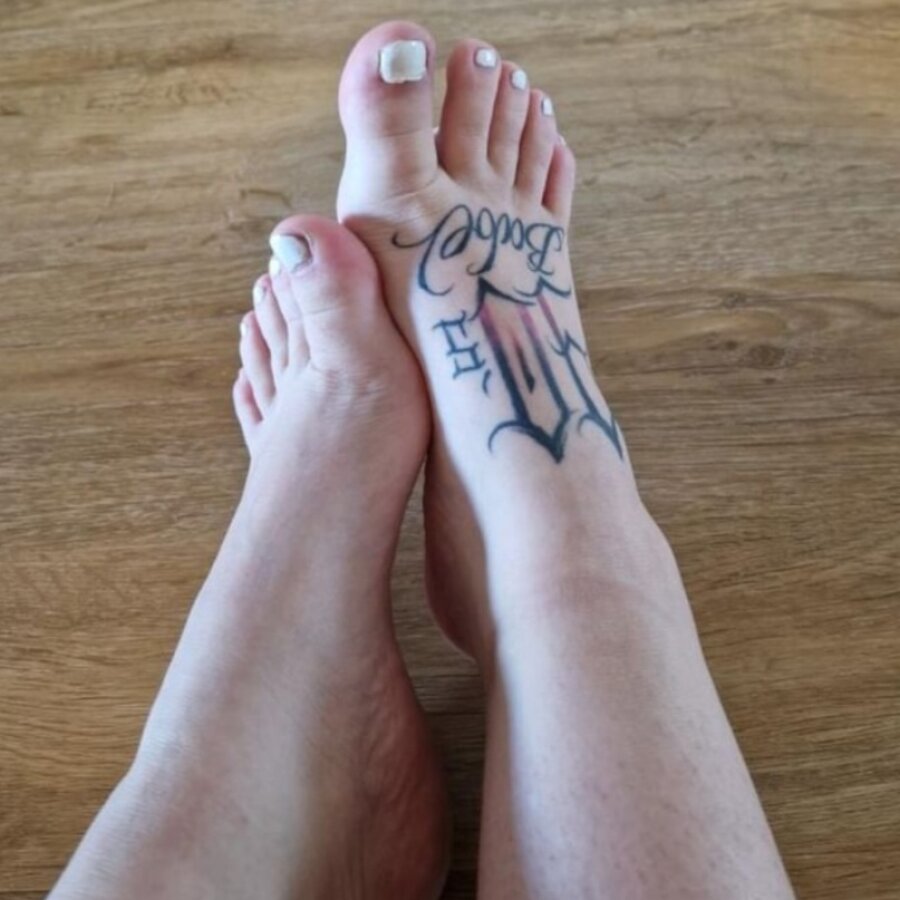 feetnadini – 4Based Creator