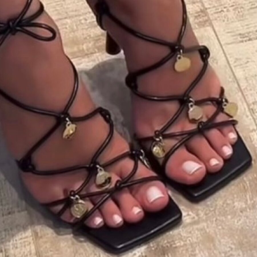 prettyfeet_ cover