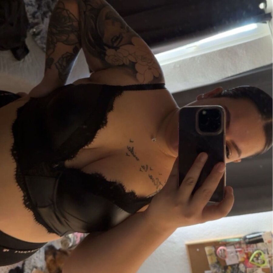 curvy-nadja – 4Based Creator