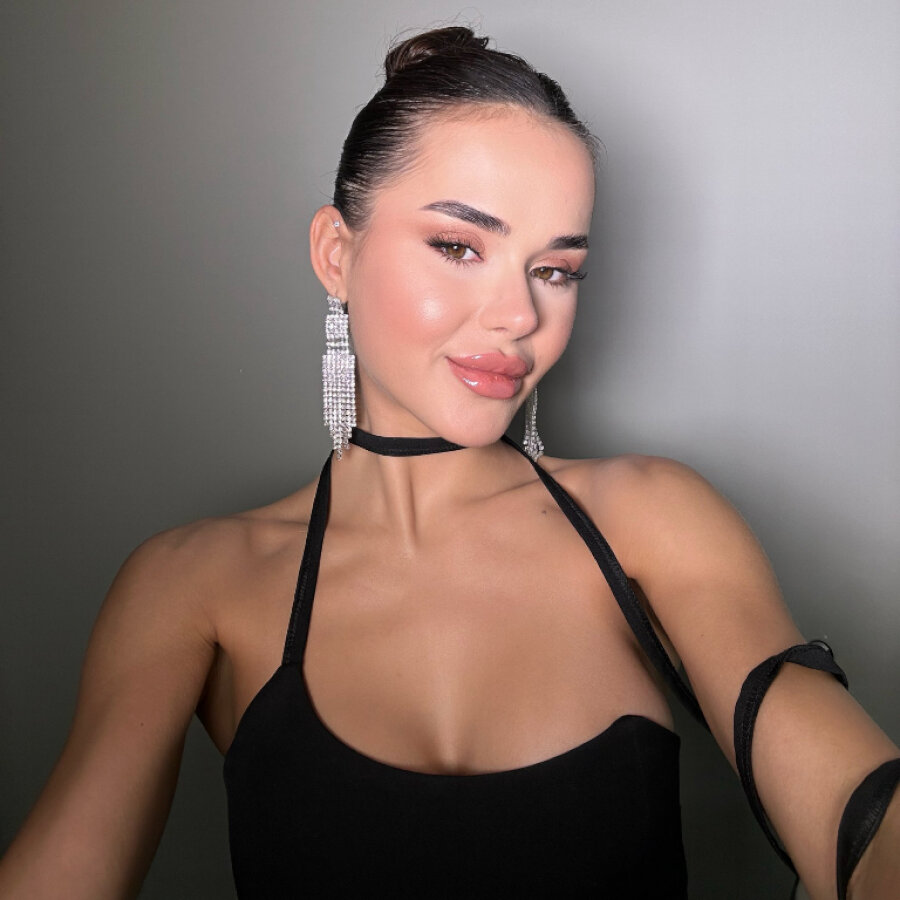 lena.lee – 4Based Creator