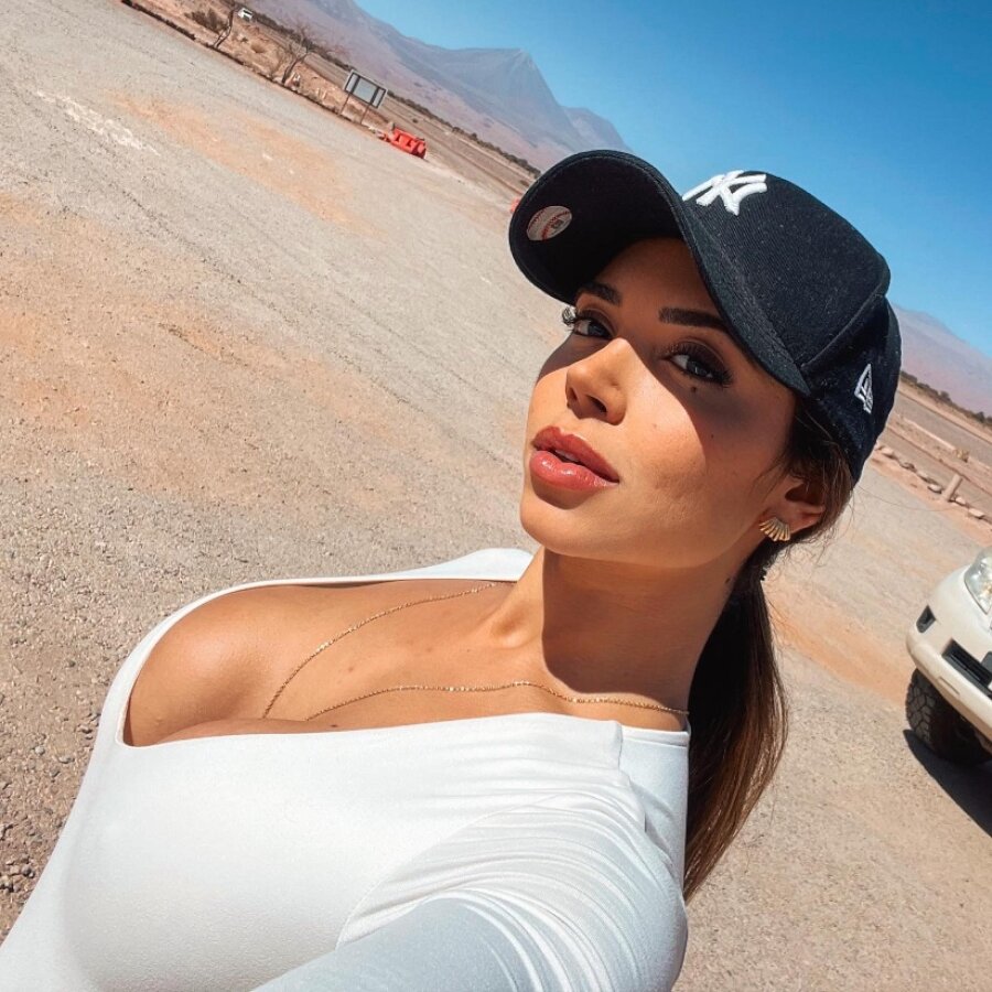 larafox cover
