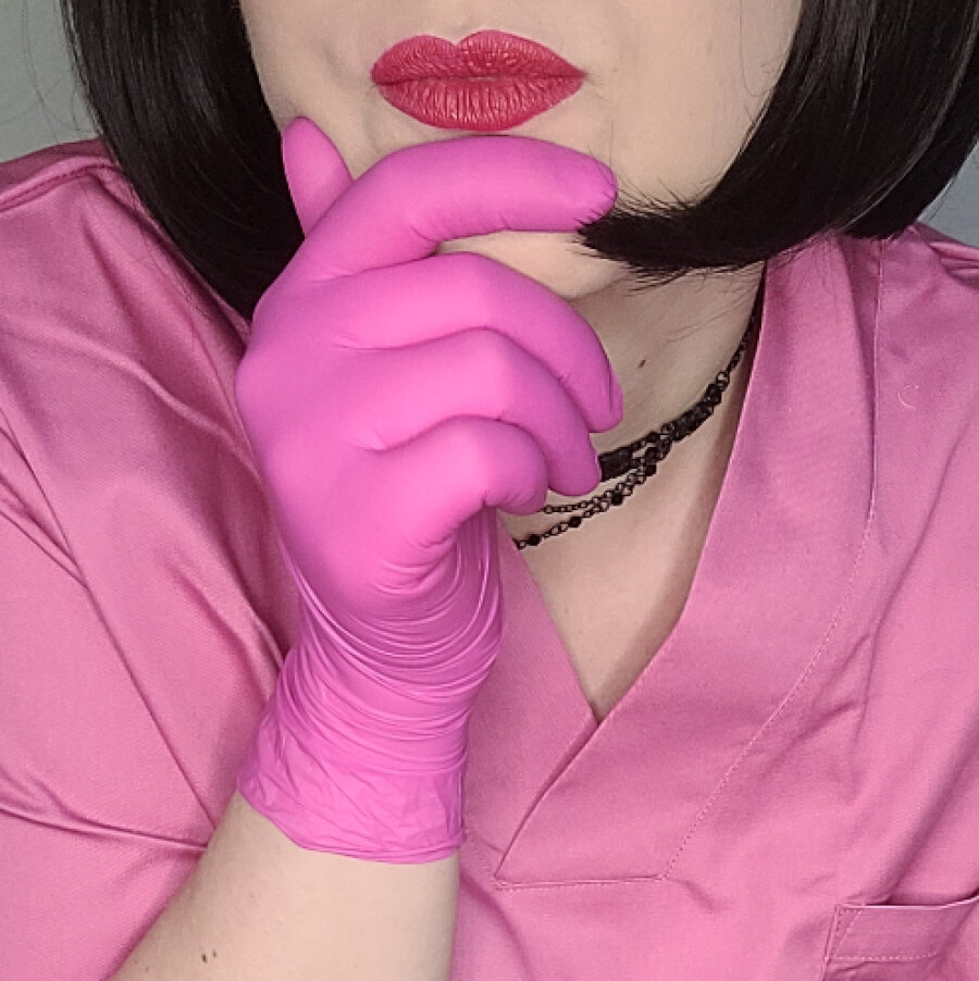violettinlatexgloves