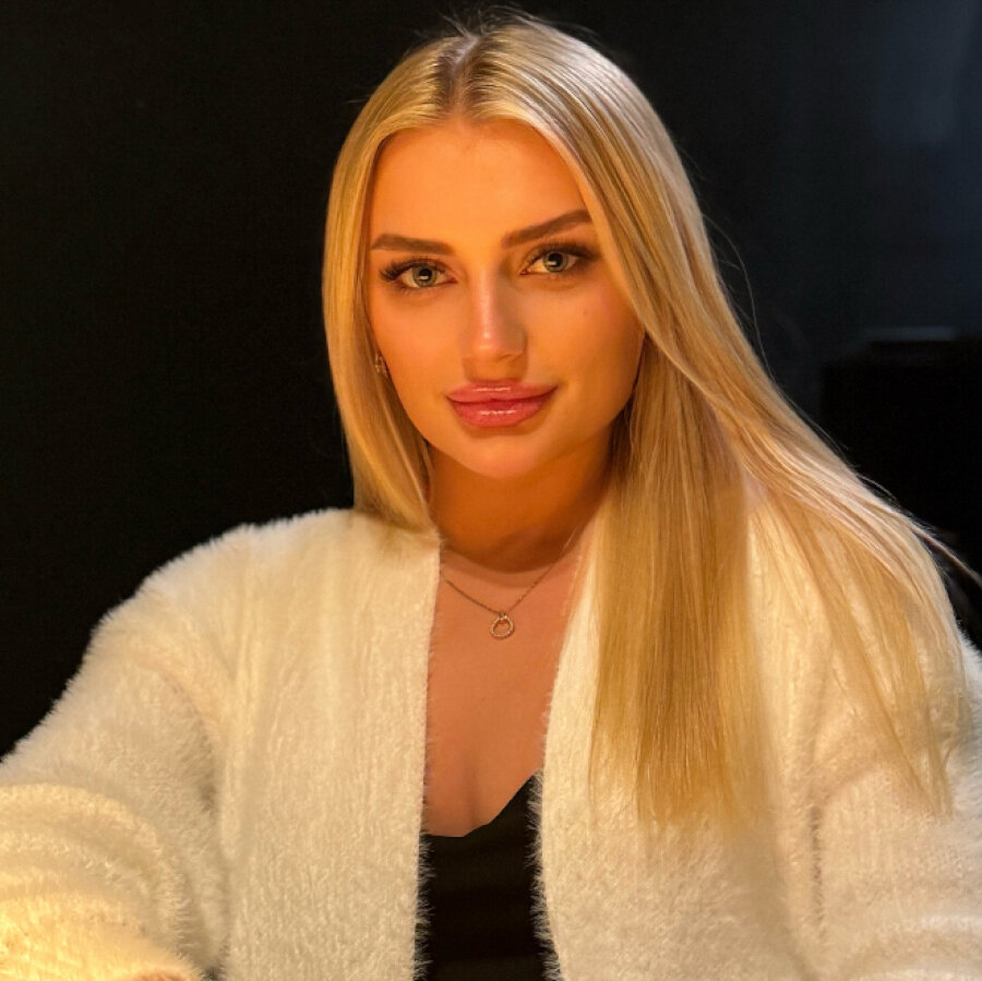 blonde – 4Based Creator