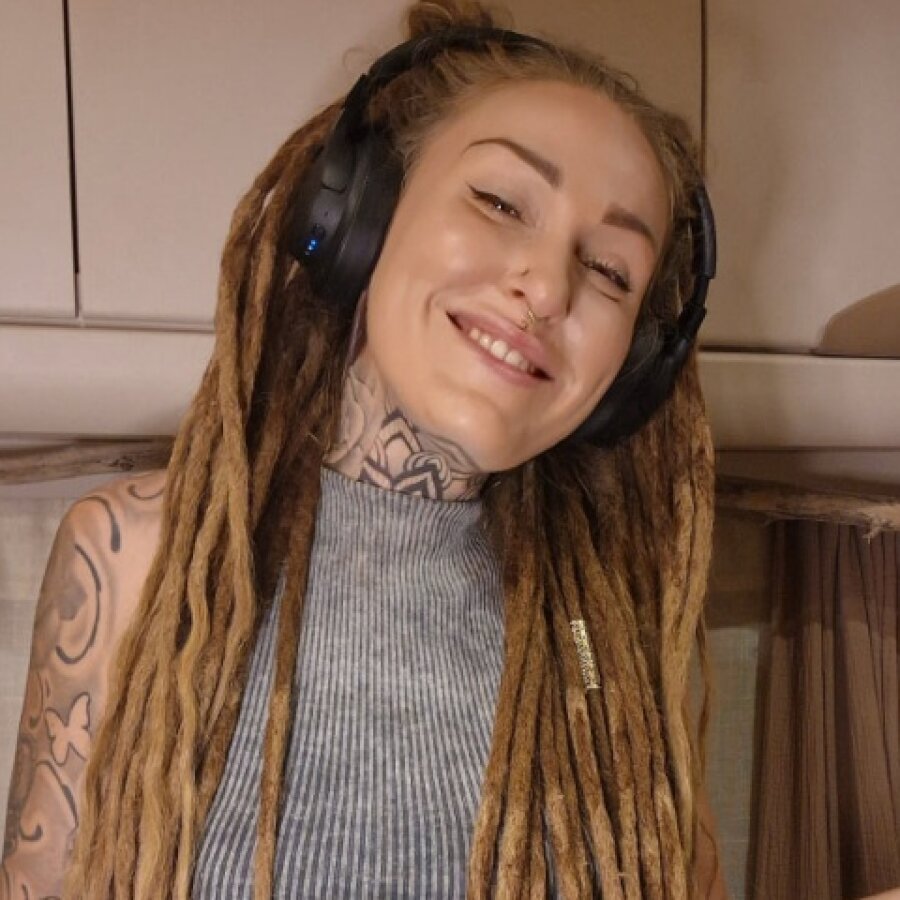 mira_grey