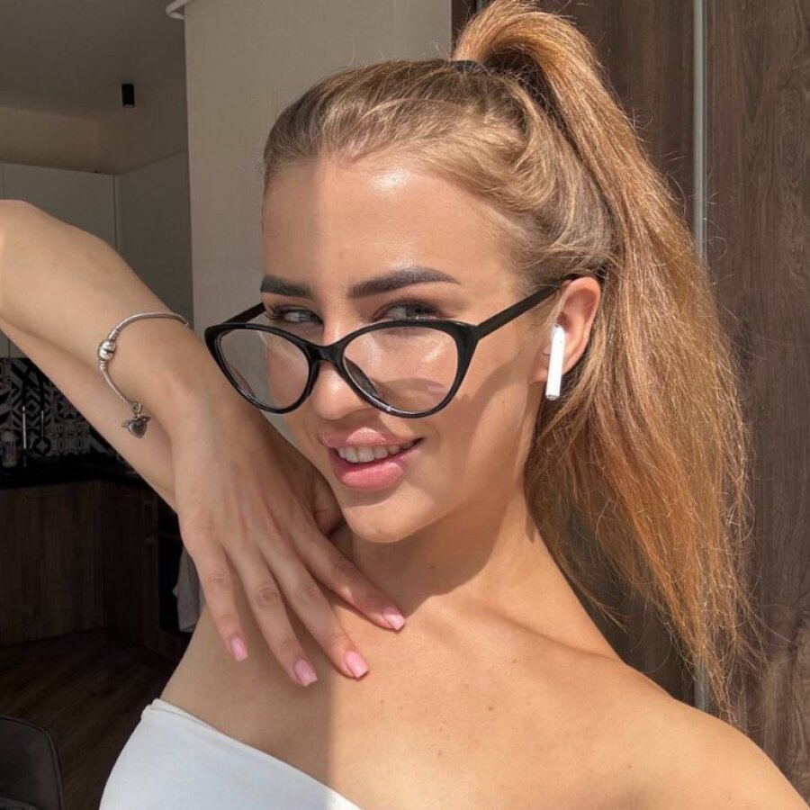 lisabecks – 4Based Creator