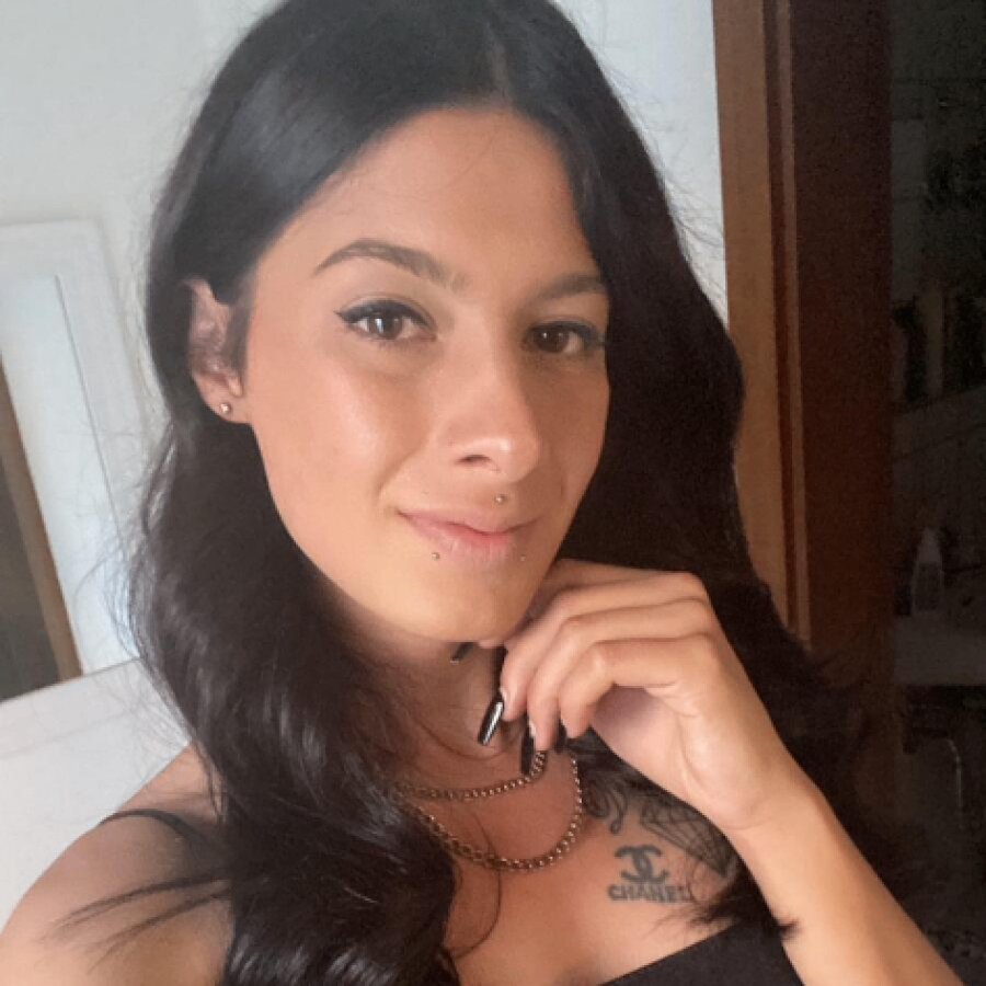 larissa-ts – 4Based Creator