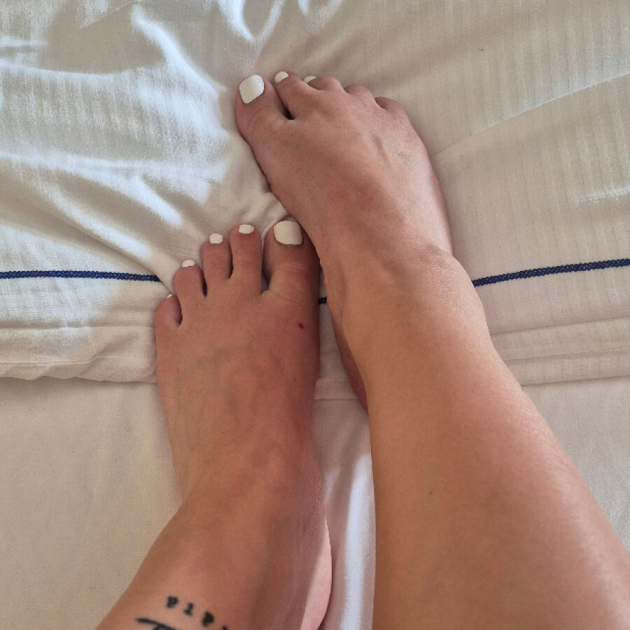 kiss_my_feet – 4Based Creator
