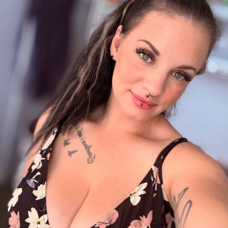 schaennie – 4Based Creator