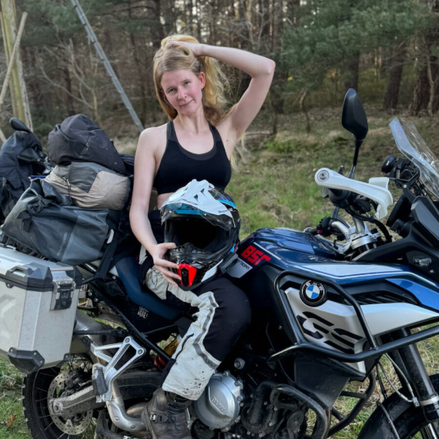 bikergirl_97 – 4Based Creator