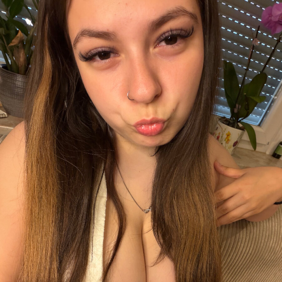 leoniexxx19 cover