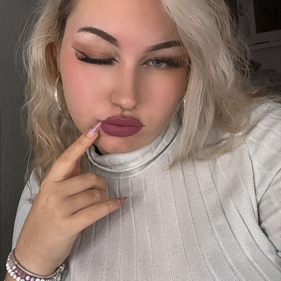 laura_moon04
