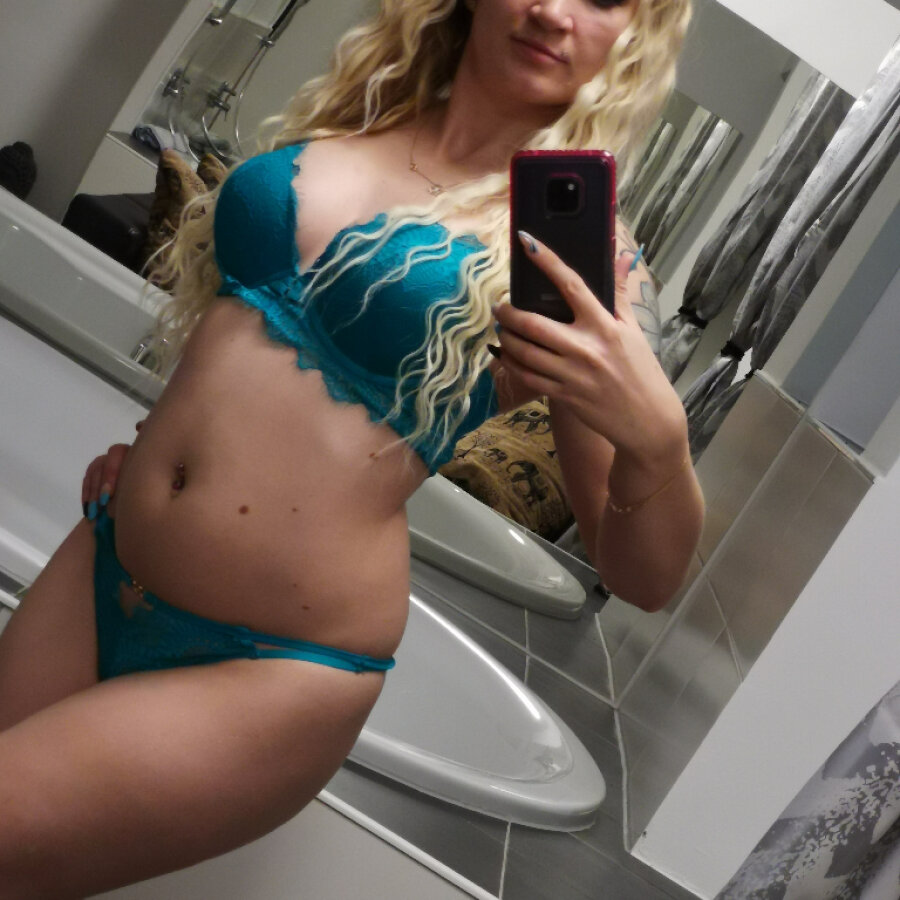sexyblondine – 4Based Creator