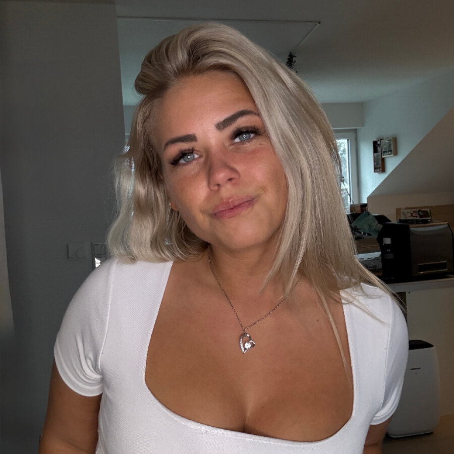 bellablondofficial cover