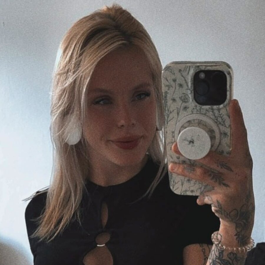 mariarouge. – 4Based Creator