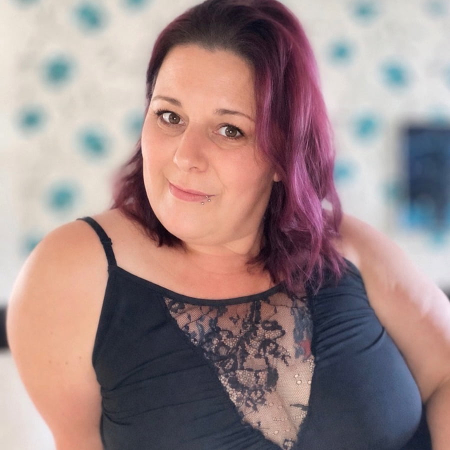 missvelvetcurves – 4Based Creator